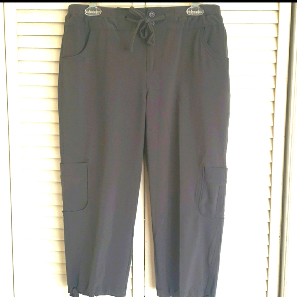 Gray Jogger 3/4 Length Cargo Pants, Size Medium